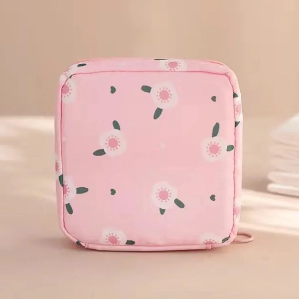 FREE W/ ANY PURCHASE $15+ Mini Cartoon Hearts Cube Travel Cosmetic Wash Bag Pink - Picture 4 of 9